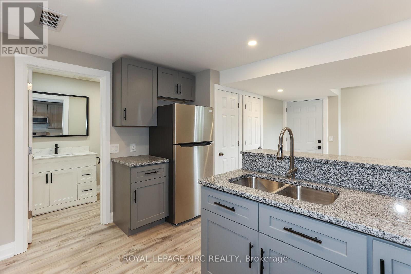 












39 GROVE AVENUE

,
St. Catharines (Secord Woods),




Ontario
L2P1C5

