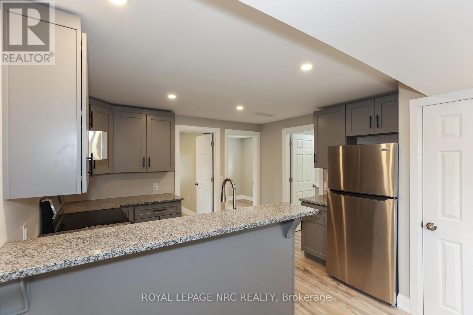 












39 GROVE AVENUE

,
St. Catharines (Secord Woods),




Ontario
L2P1C5

