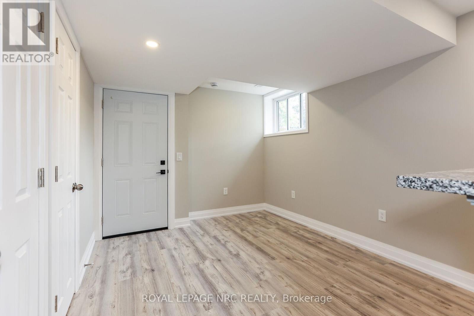 












39 GROVE AVENUE

,
St. Catharines (Secord Woods),




Ontario
L2P1C5

