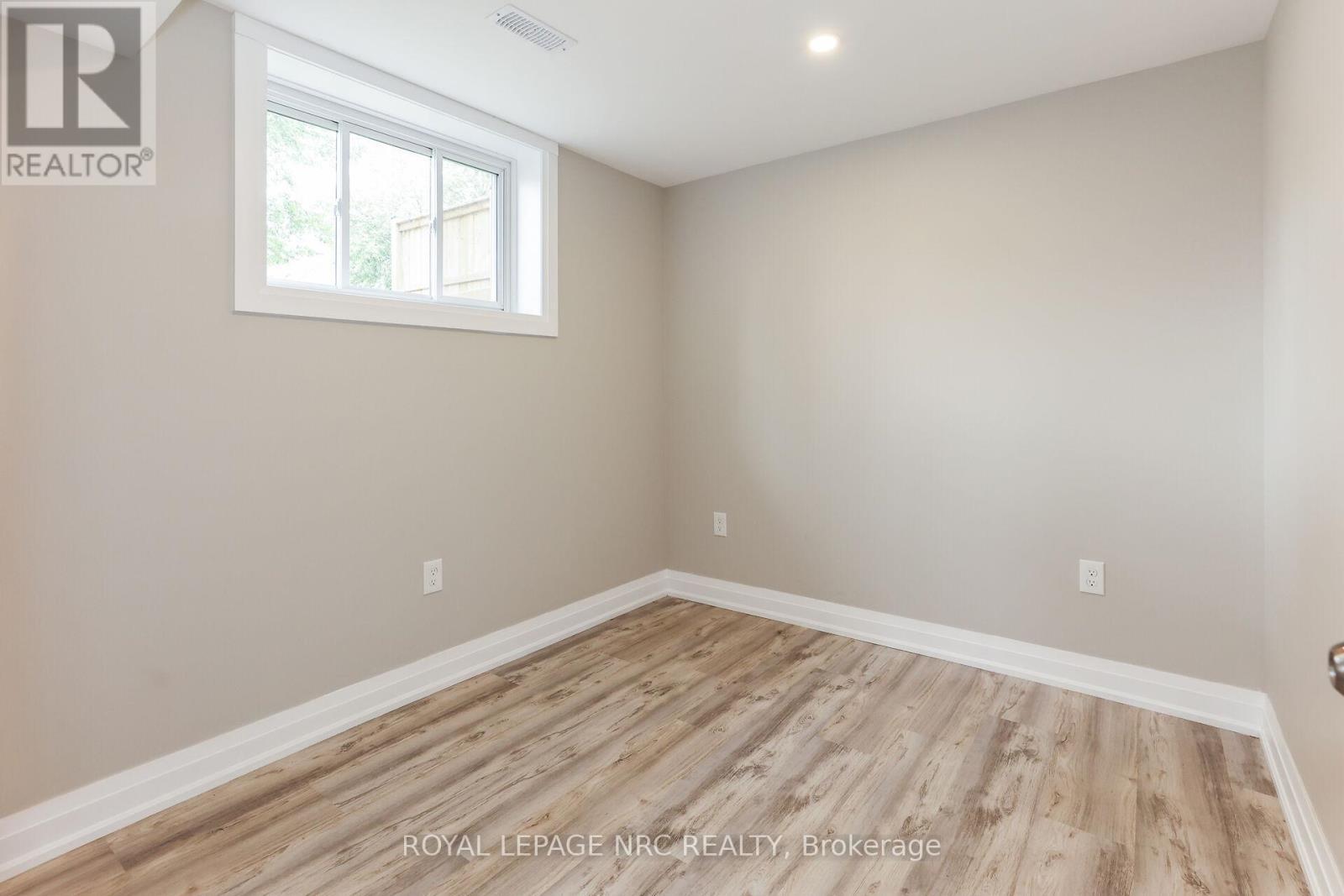 












39 GROVE AVENUE

,
St. Catharines (Secord Woods),




Ontario
L2P1C5

