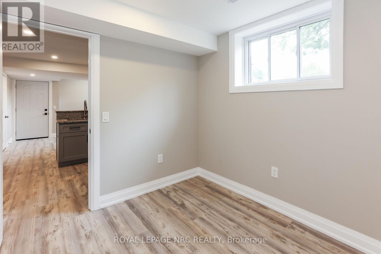 












39 GROVE AVENUE

,
St. Catharines (Secord Woods),




Ontario
L2P1C5

