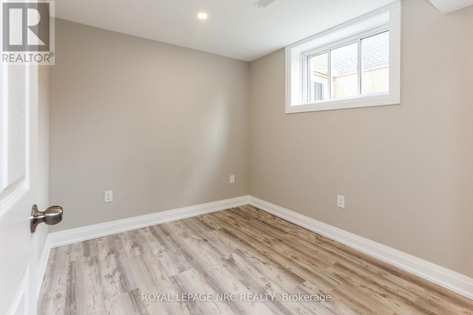 












39 GROVE AVENUE

,
St. Catharines (Secord Woods),




Ontario
L2P1C5

