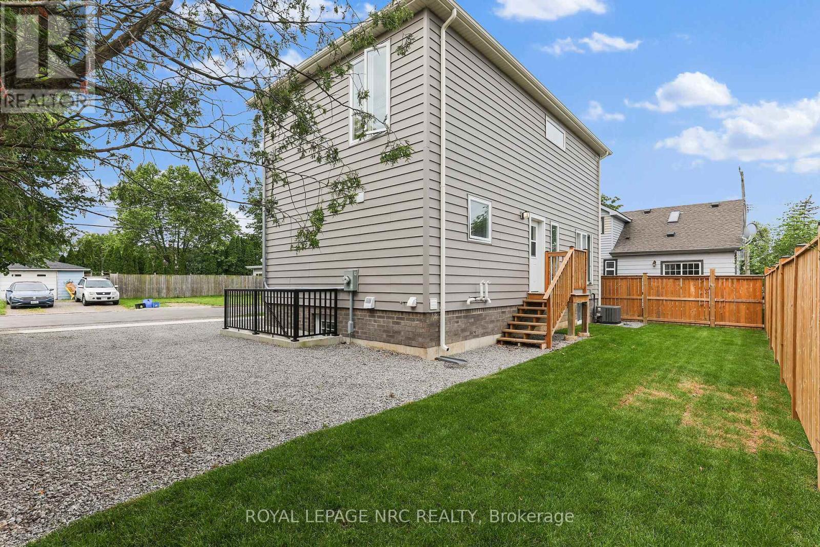 












39 GROVE AVENUE

,
St. Catharines (Secord Woods),




Ontario
L2P1C5

