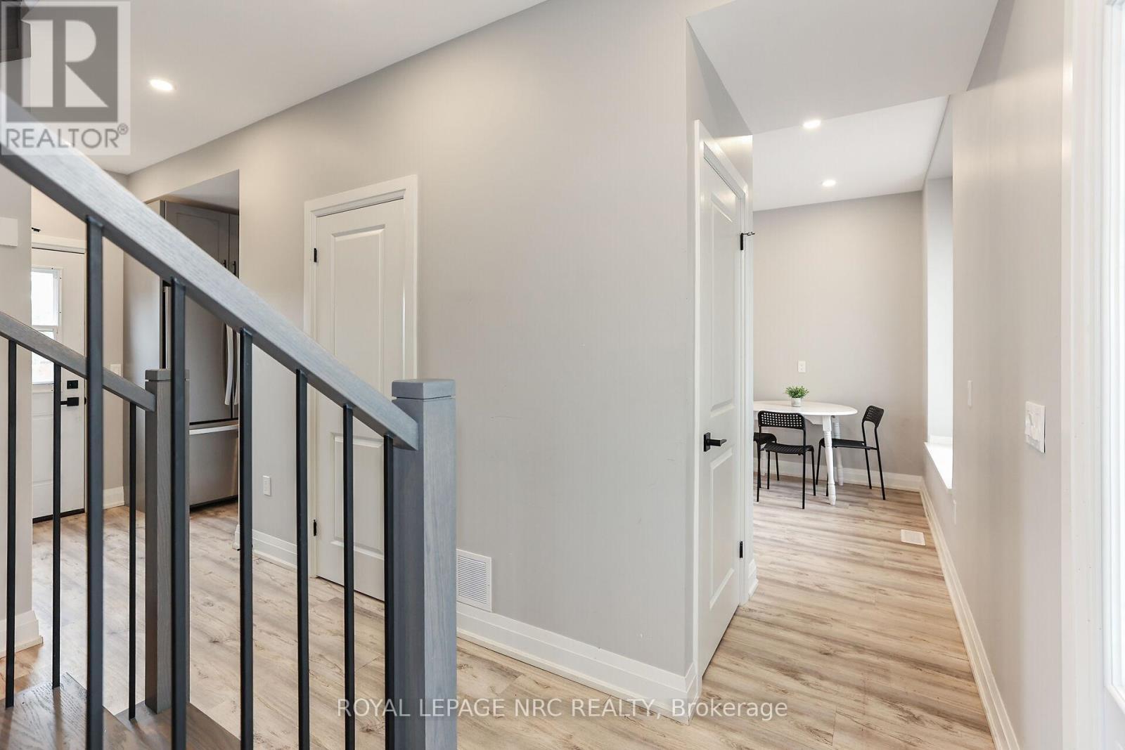 












39 GROVE AVENUE

,
St. Catharines (Secord Woods),




Ontario
L2P1C5

