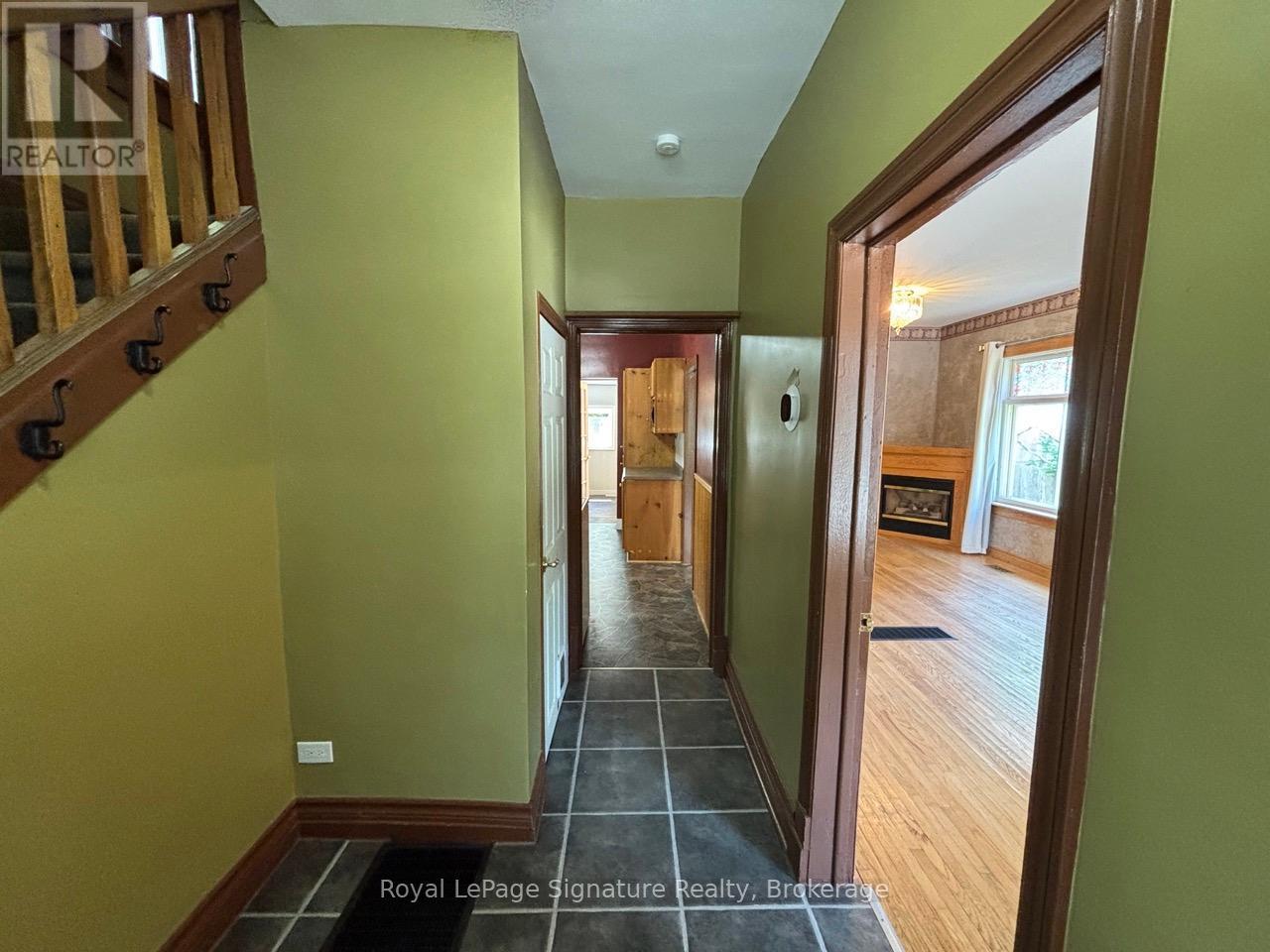 












135 EDWIN STREET E

,
Meaford,




Ontario
N4L1C4

