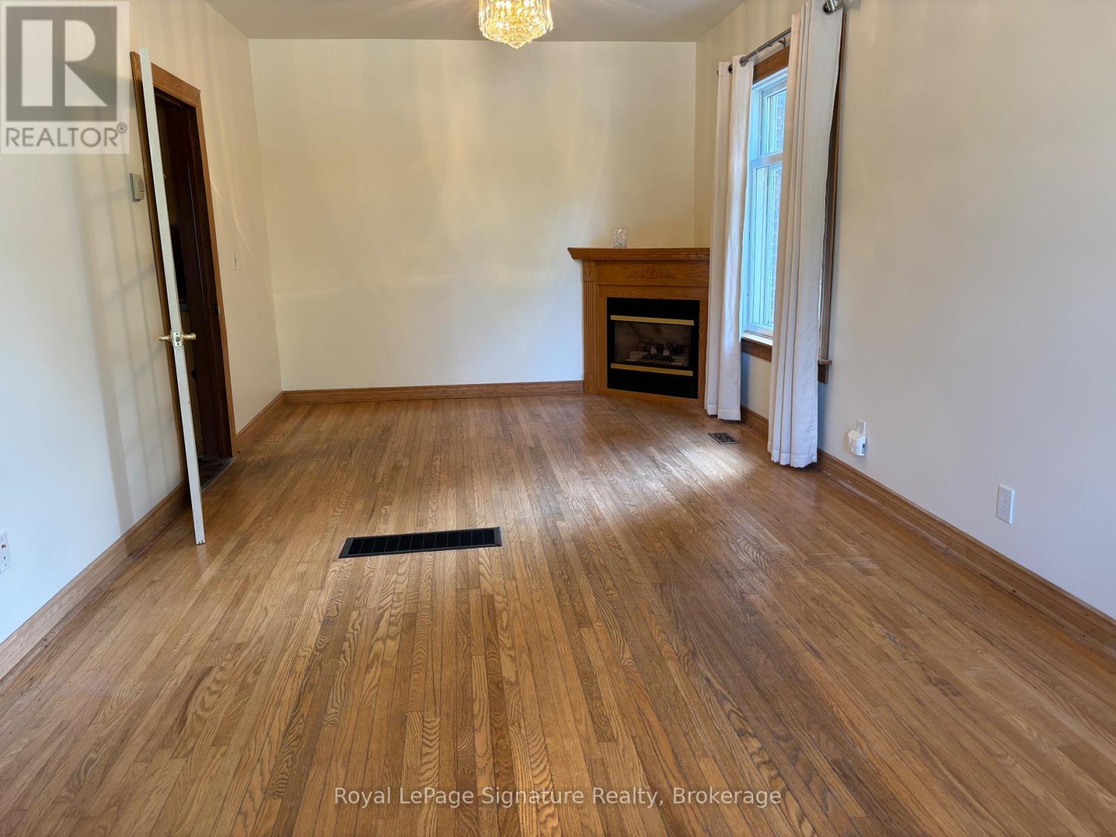 












135 EDWIN STREET E

,
Meaford,




Ontario
N4L1C4

