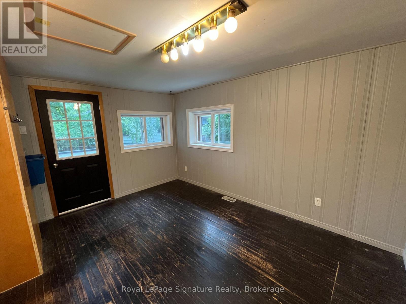 












135 EDWIN STREET E

,
Meaford,




Ontario
N4L1C4

