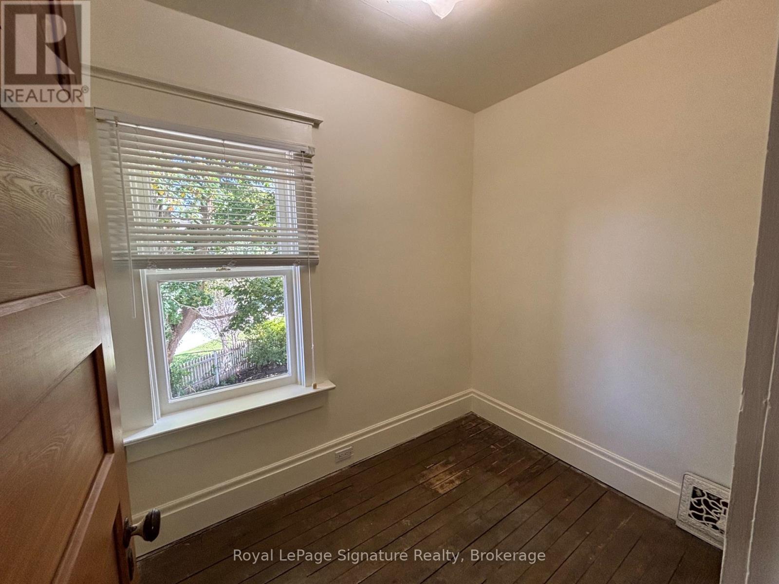 












135 EDWIN STREET E

,
Meaford,




Ontario
N4L1C4

