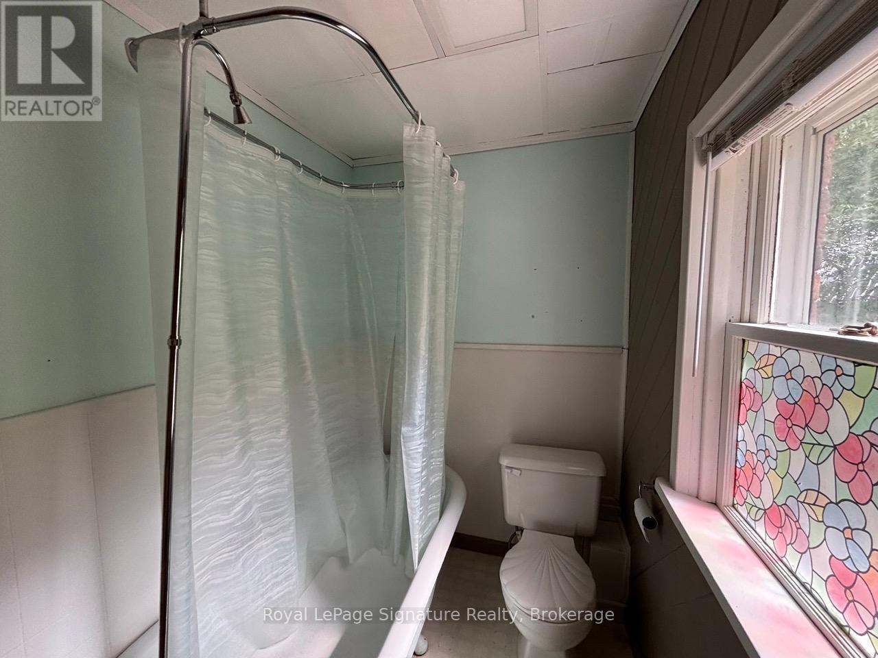 












135 EDWIN STREET E

,
Meaford,




Ontario
N4L1C4

