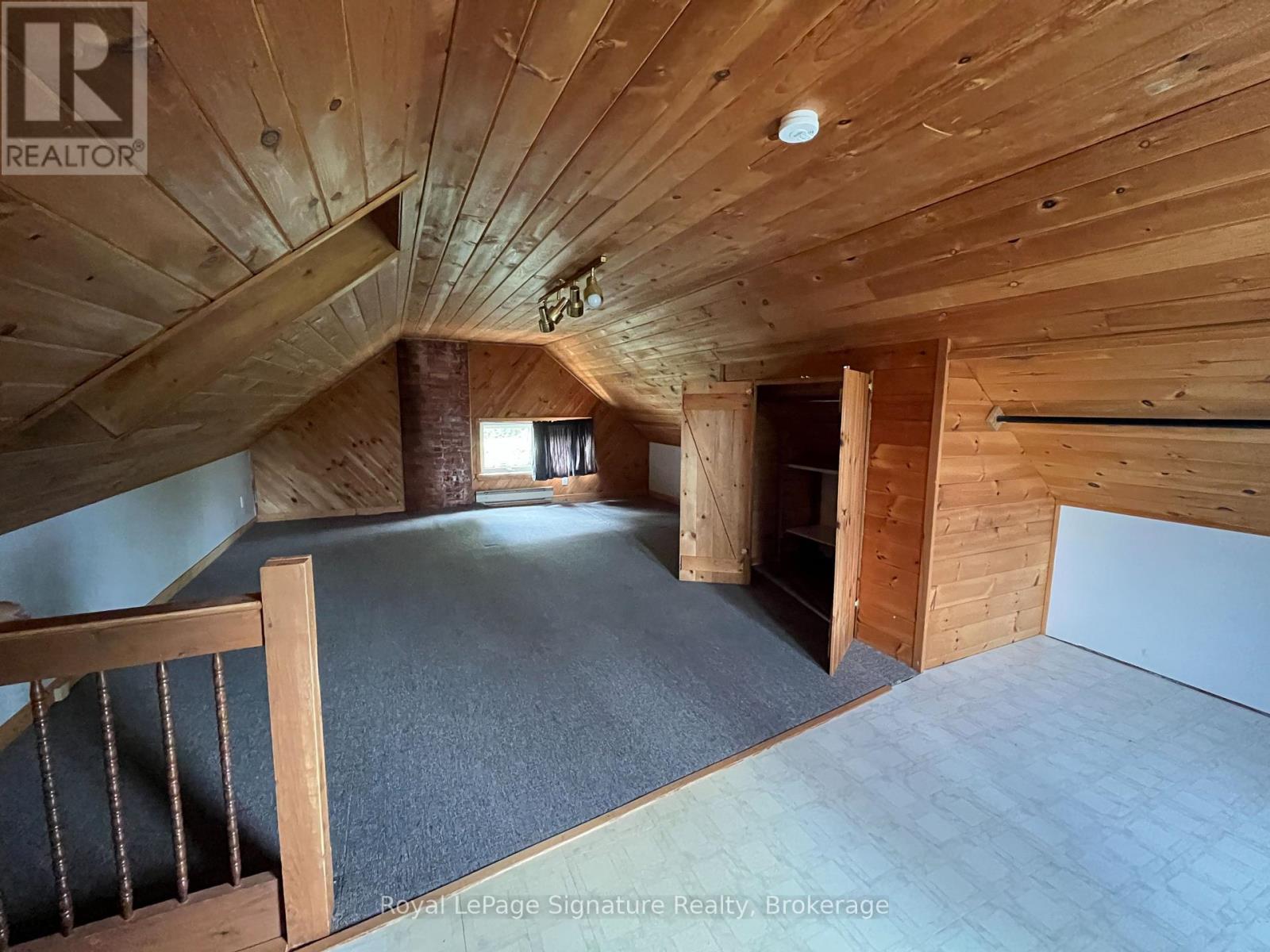 












135 EDWIN STREET E

,
Meaford,




Ontario
N4L1C4

