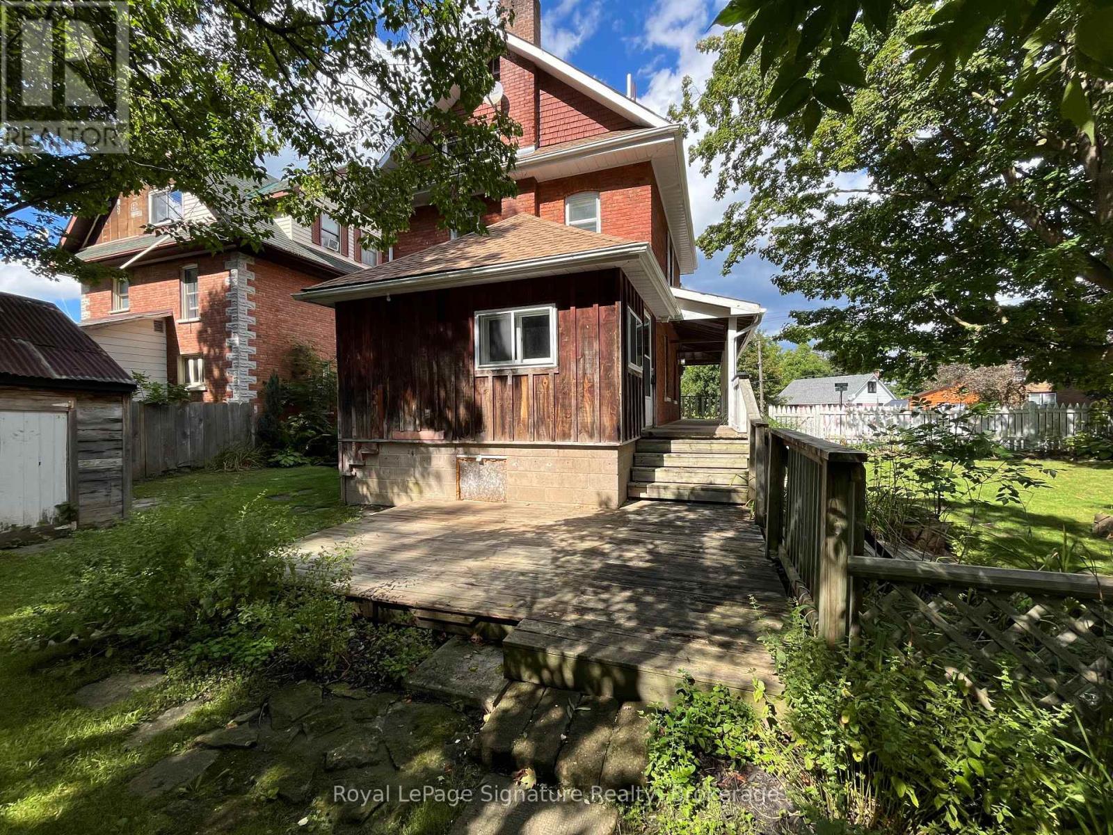 












135 EDWIN STREET E

,
Meaford,




Ontario
N4L1C4

