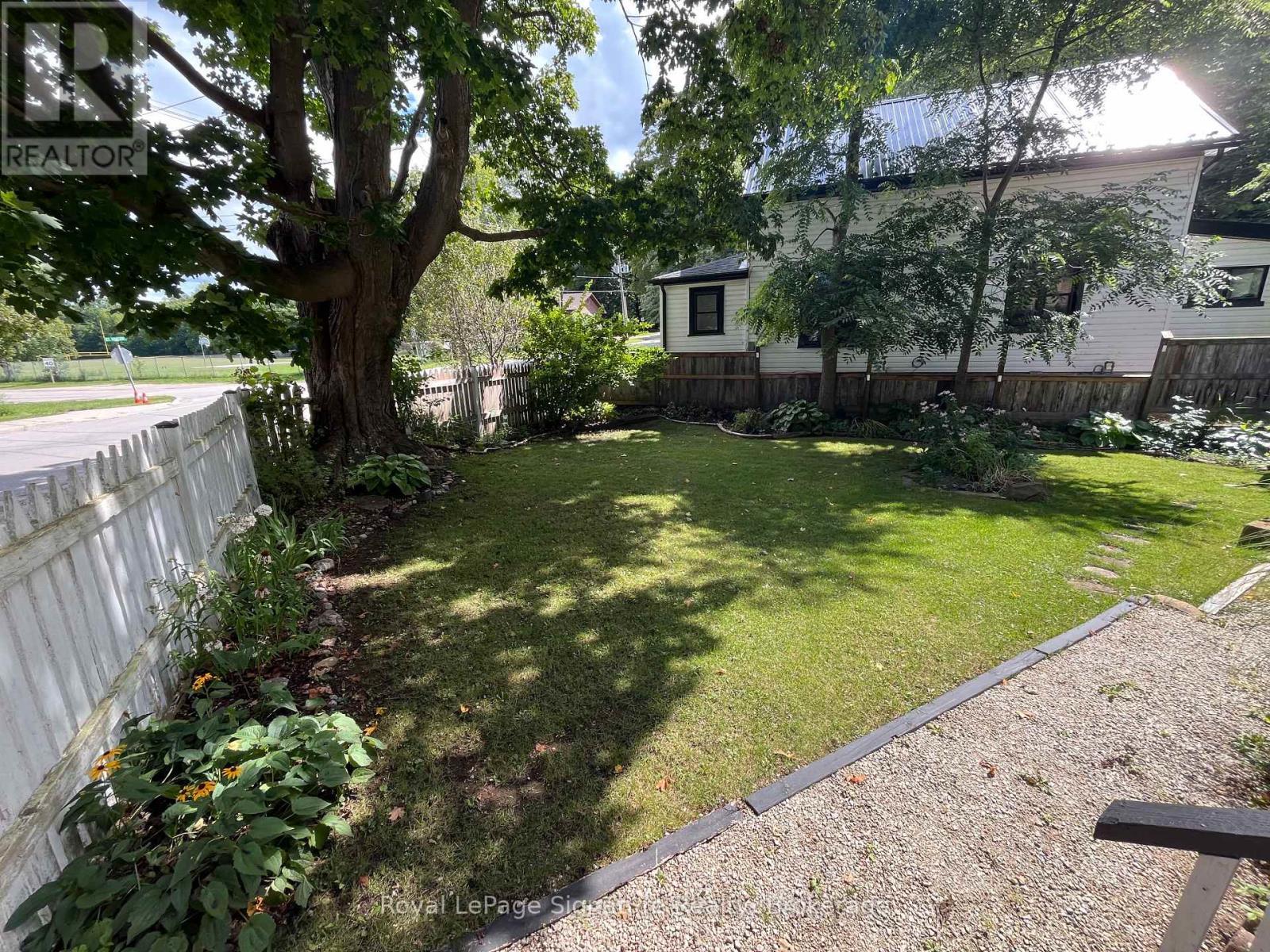 












135 EDWIN STREET E

,
Meaford,




Ontario
N4L1C4

