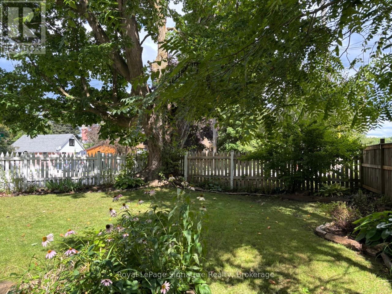 












135 EDWIN STREET E

,
Meaford,




Ontario
N4L1C4

