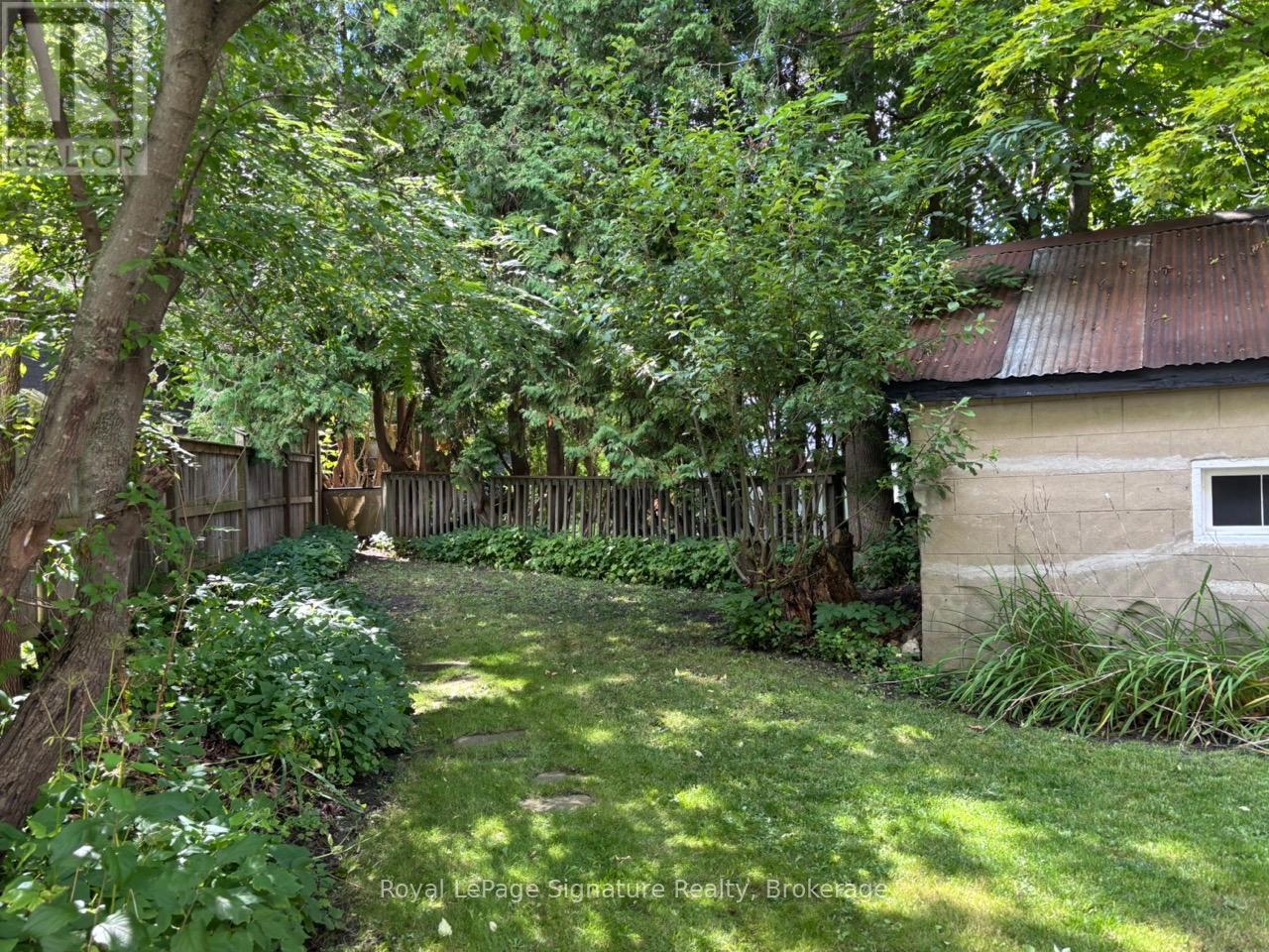 












135 EDWIN STREET E

,
Meaford,




Ontario
N4L1C4

