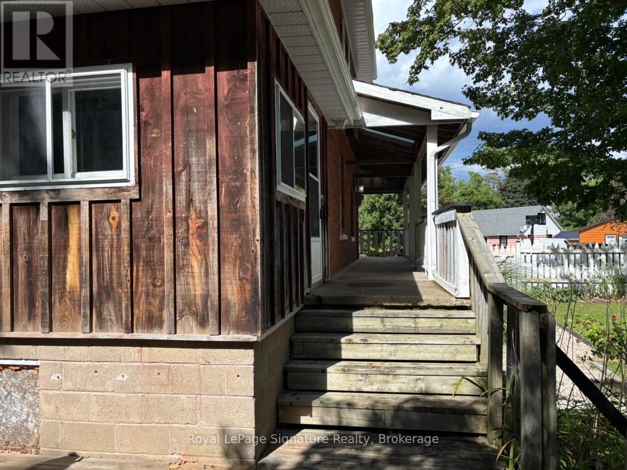 












135 EDWIN STREET E

,
Meaford,




Ontario
N4L1C4

