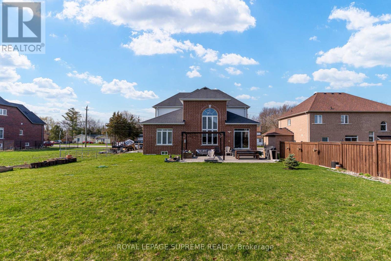 












1417 GILFORD ROAD

,
Innisfil,




Ontario
L0L1R0

