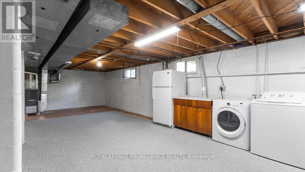 












89 POINT ANNE ROAD

,
Belleville (Belleville Ward),




Ontario
K8N4Z4

