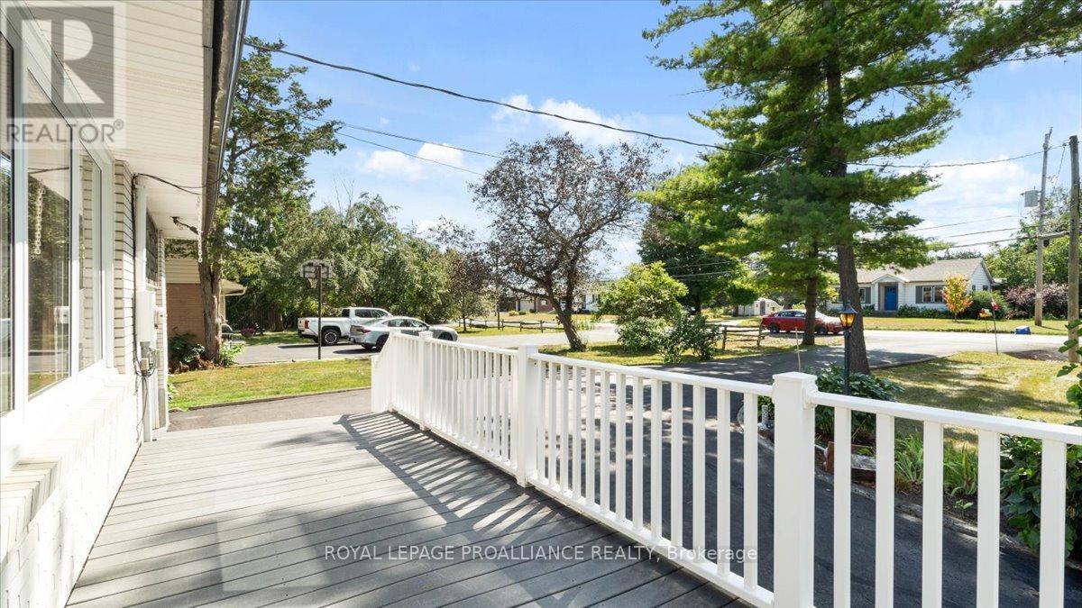 












89 POINT ANNE ROAD

,
Belleville (Belleville Ward),




Ontario
K8N4Z4

