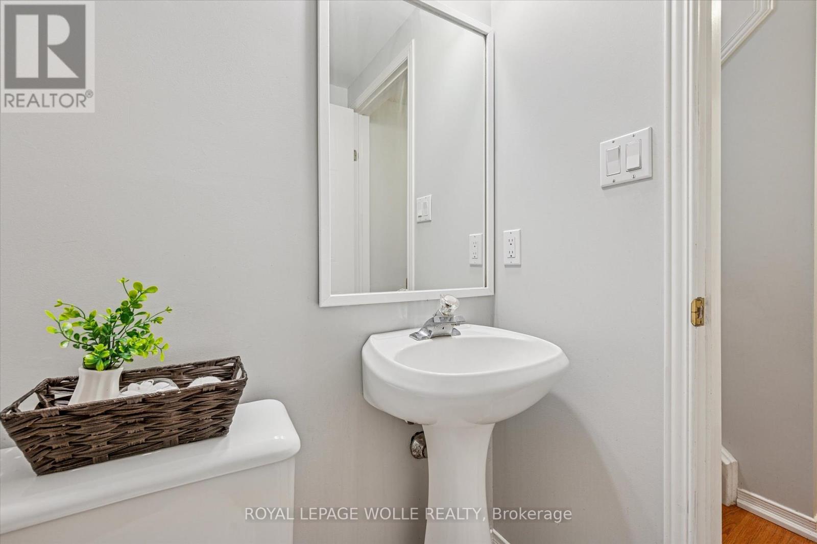 












383 BEAVER CREEK ROAD

,
Waterloo,




Ontario
N2T2T2

