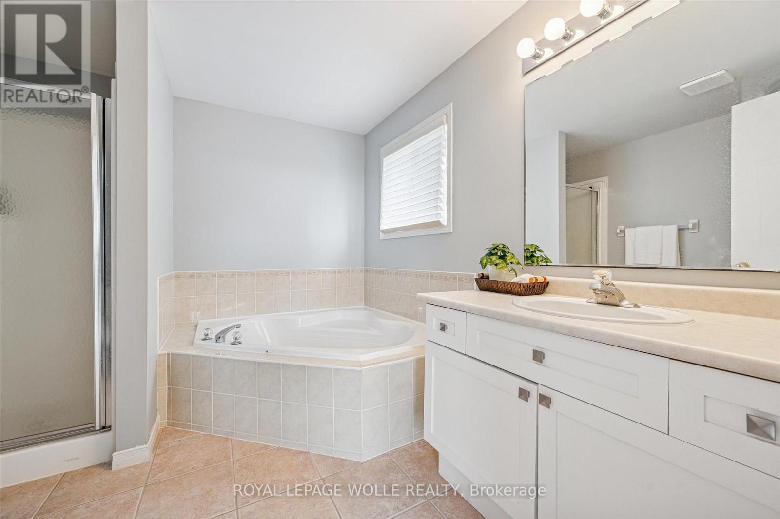 












383 BEAVER CREEK ROAD

,
Waterloo,




Ontario
N2T2T2

