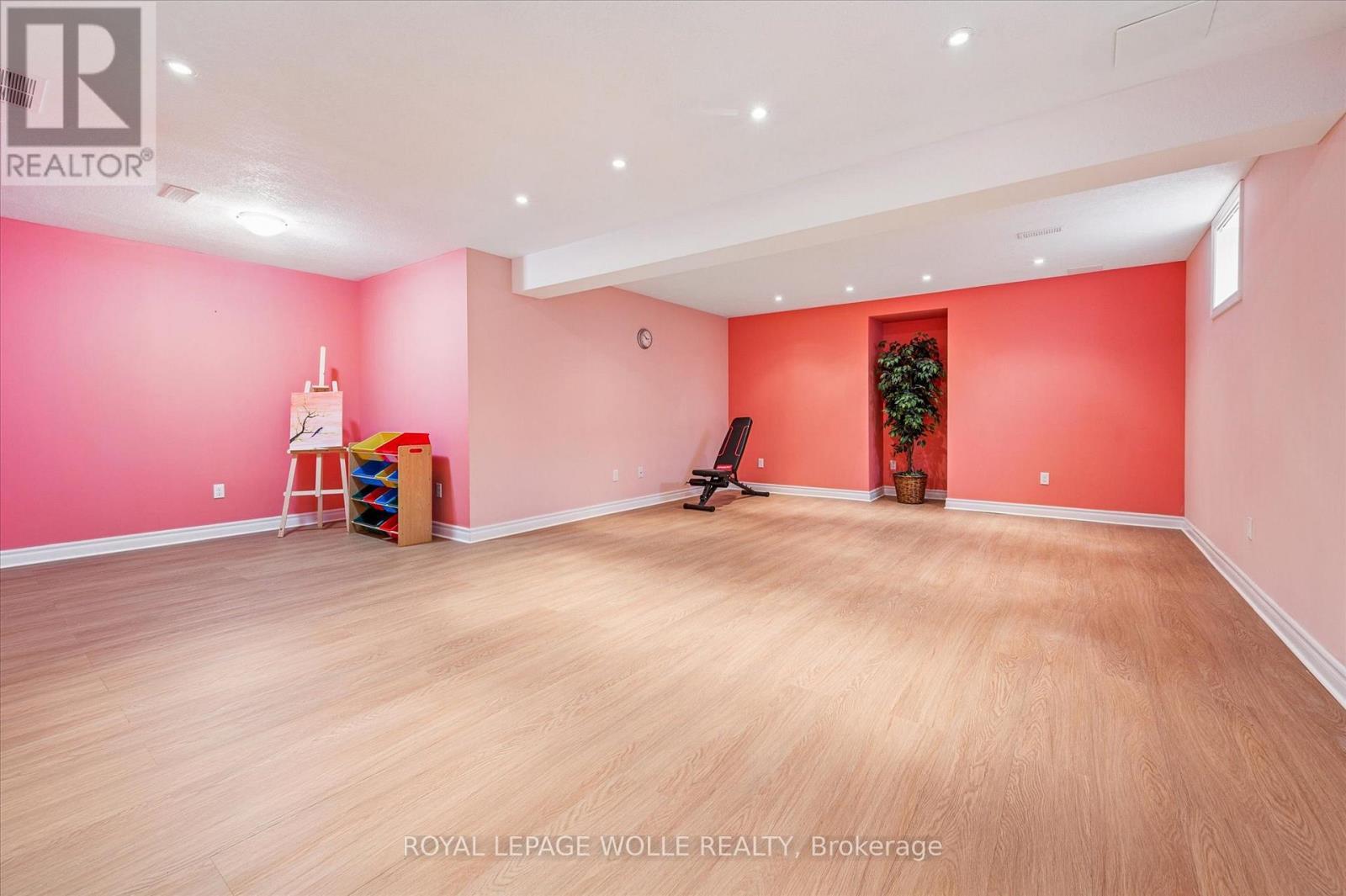 












383 BEAVER CREEK ROAD

,
Waterloo,




Ontario
N2T2T2

