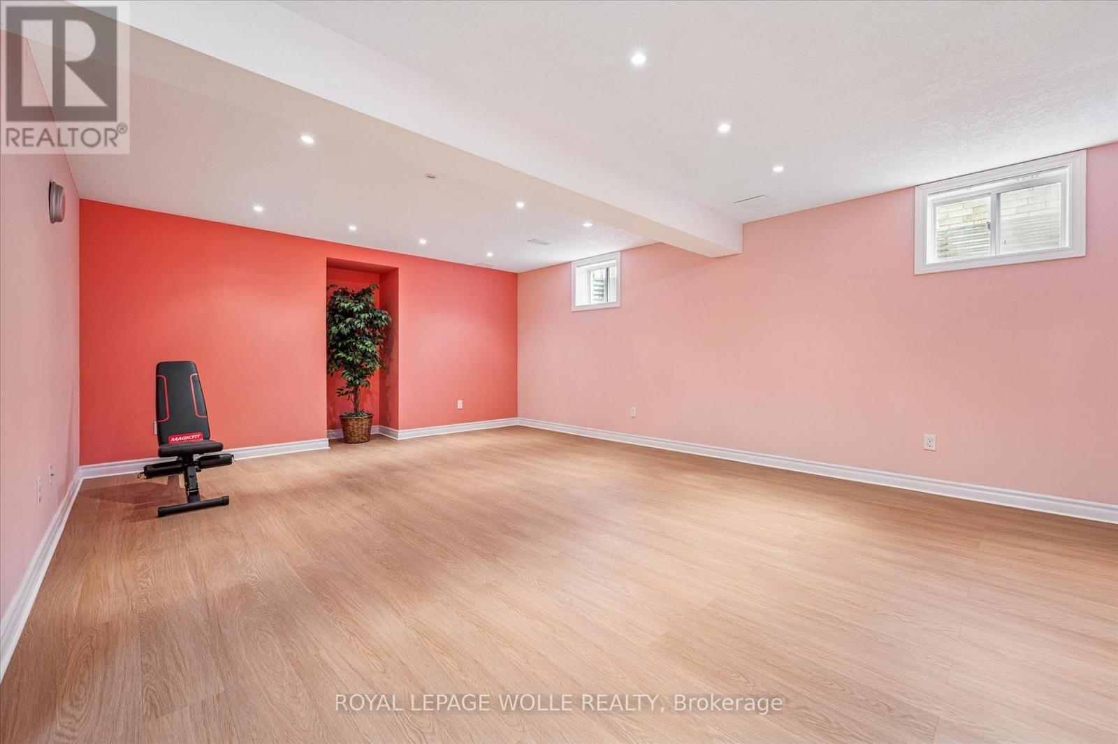 












383 BEAVER CREEK ROAD

,
Waterloo,




Ontario
N2T2T2

