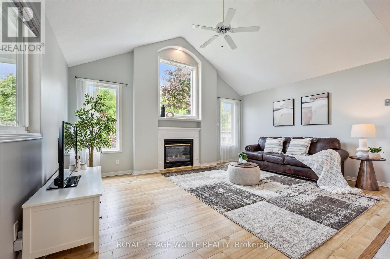 












383 BEAVER CREEK ROAD

,
Waterloo,




Ontario
N2T2T2

