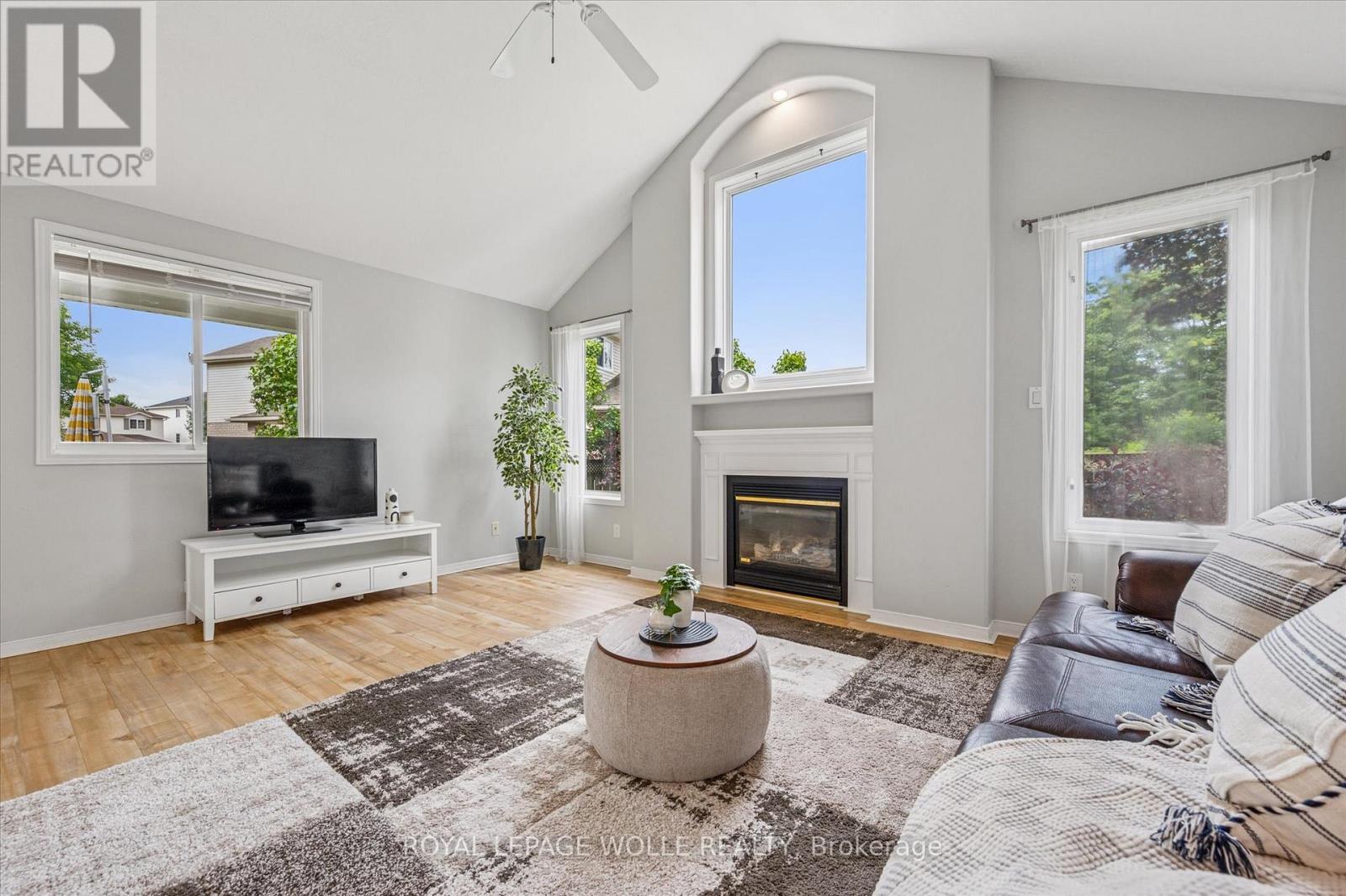 












383 BEAVER CREEK ROAD

,
Waterloo,




Ontario
N2T2T2

