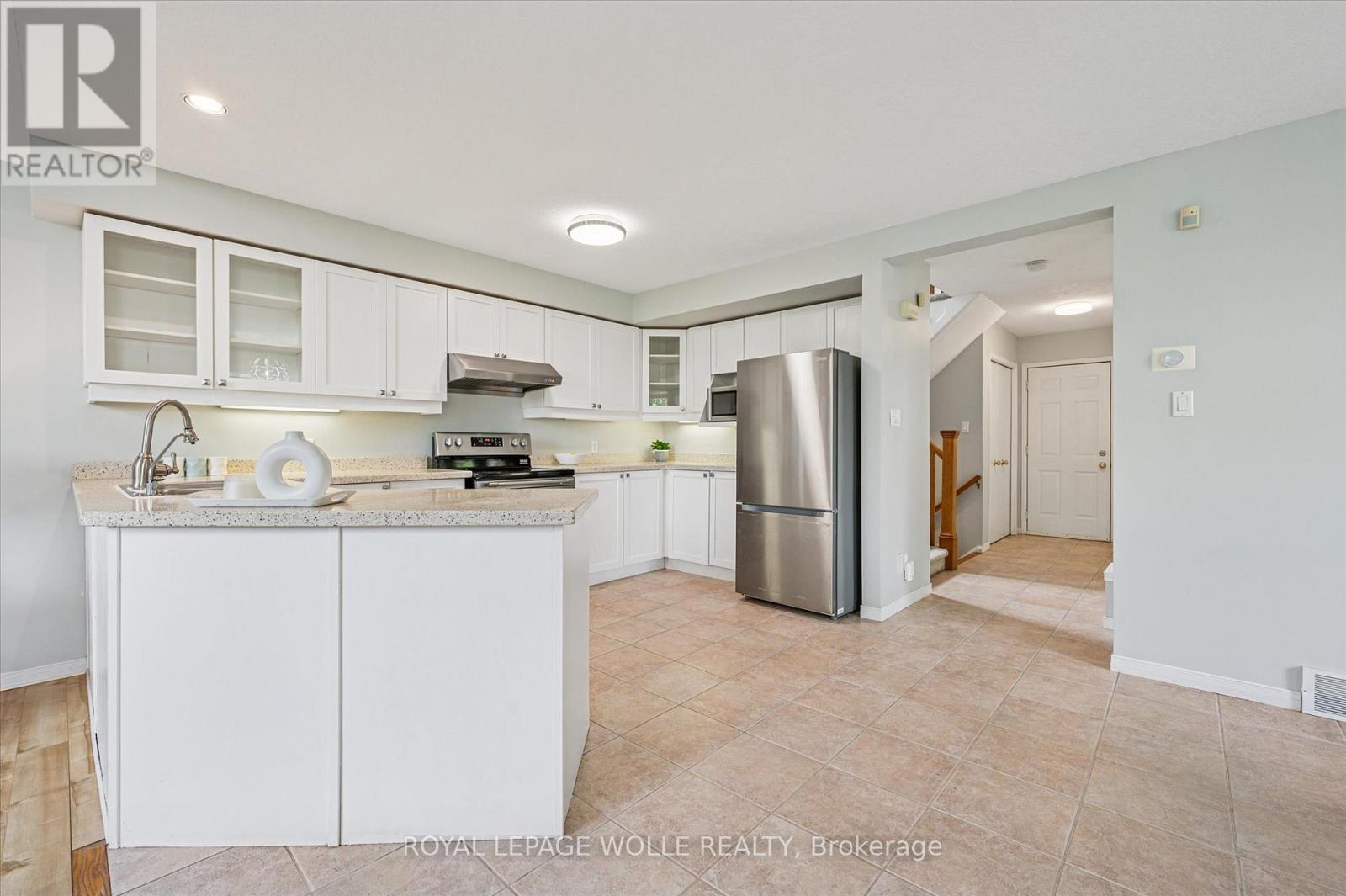 












383 BEAVER CREEK ROAD

,
Waterloo,




Ontario
N2T2T2


