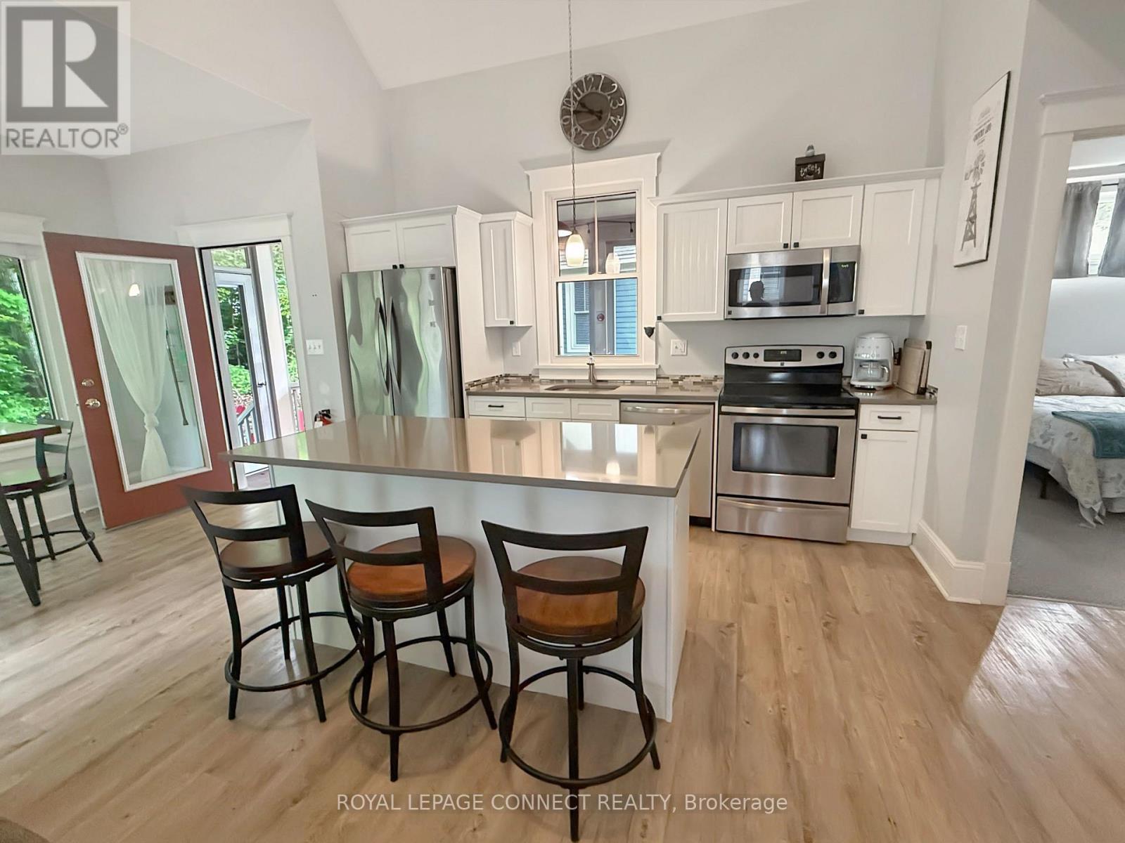 












209 - 50 HOLLOW LANE

,
Prince Edward County,




Ontario
K8N4Z4

