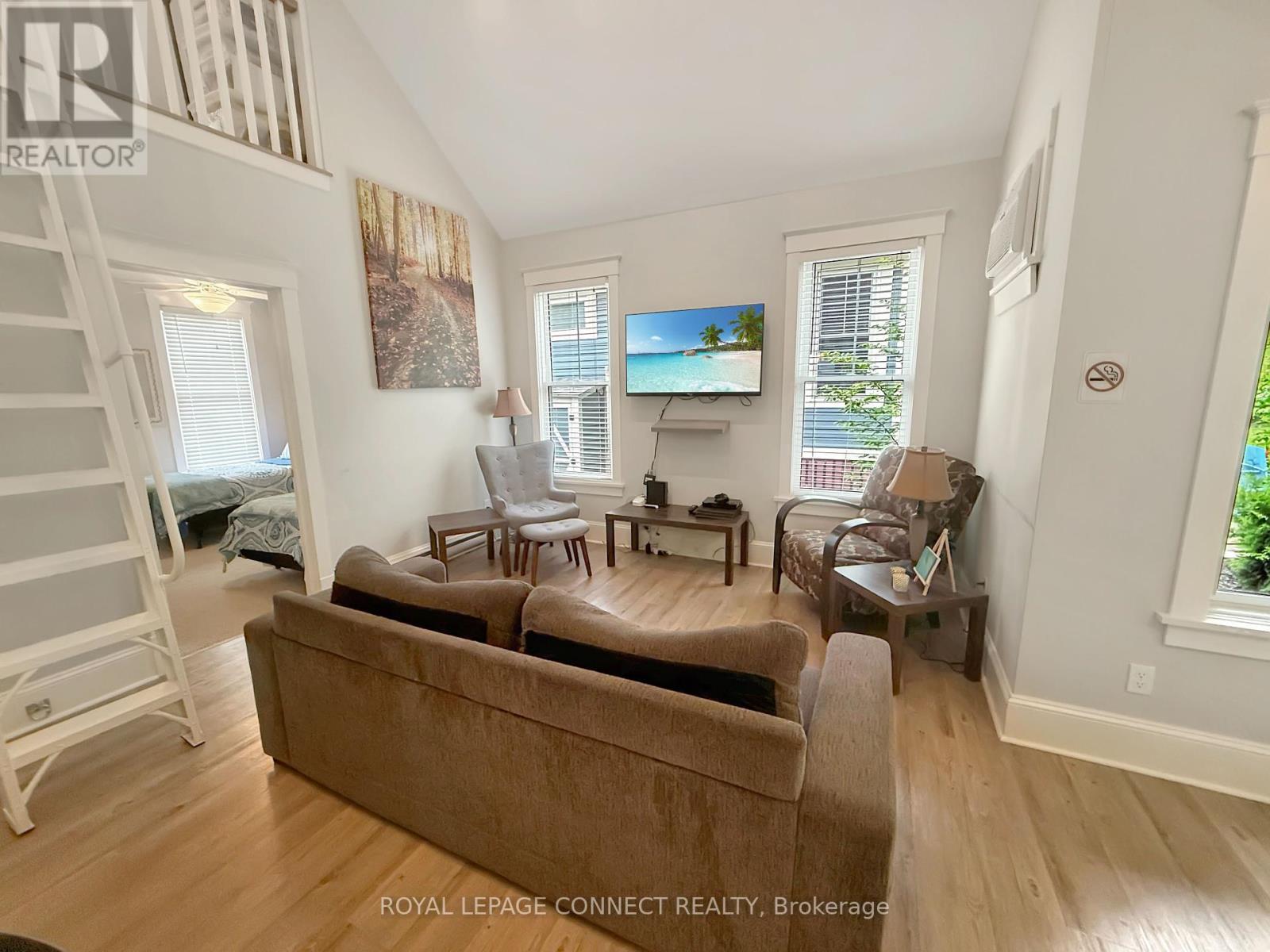 












209 - 50 HOLLOW LANE

,
Prince Edward County,




Ontario
K8N4Z4

