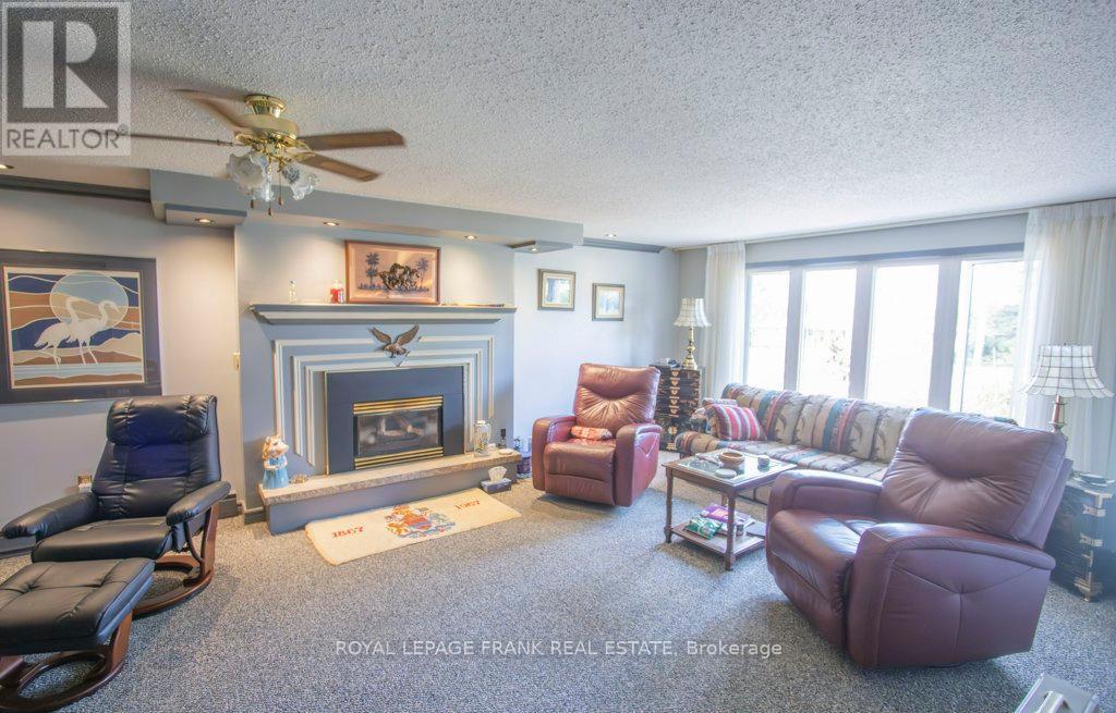 












357 THE CAPTAINS CORNERS

,
Kawartha Lakes (Bobcaygeon),




Ontario
K0M1A0

