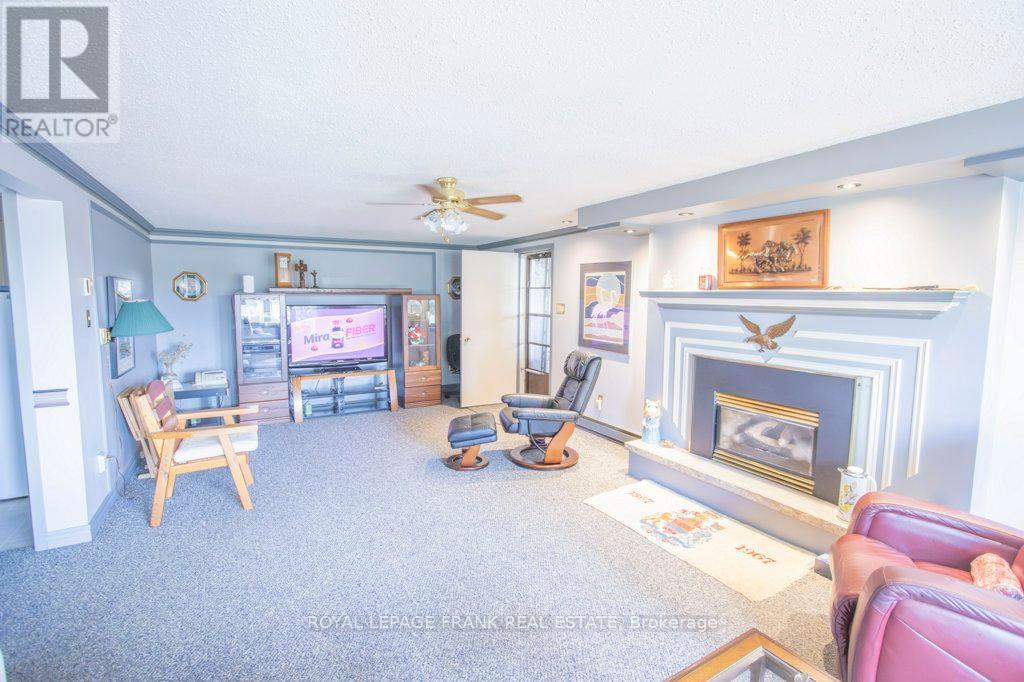 












357 THE CAPTAINS CORNERS

,
Kawartha Lakes (Bobcaygeon),




Ontario
K0M1A0

