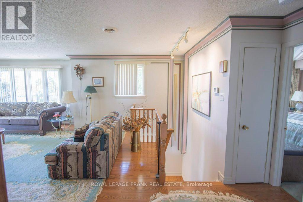 












357 THE CAPTAINS CORNERS

,
Kawartha Lakes (Bobcaygeon),




Ontario
K0M1A0

