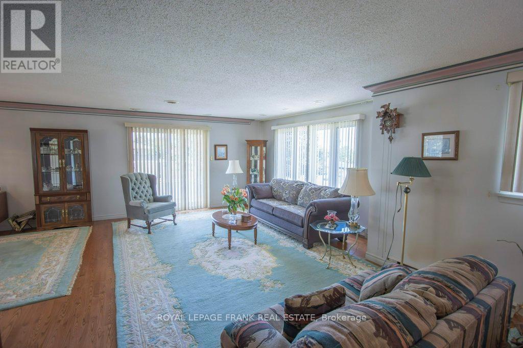 












357 THE CAPTAINS CORNERS

,
Kawartha Lakes (Bobcaygeon),




Ontario
K0M1A0

