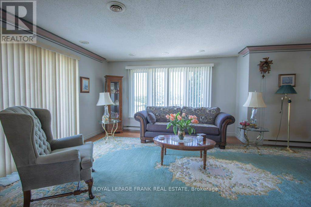












357 THE CAPTAINS CORNERS

,
Kawartha Lakes (Bobcaygeon),




Ontario
K0M1A0

