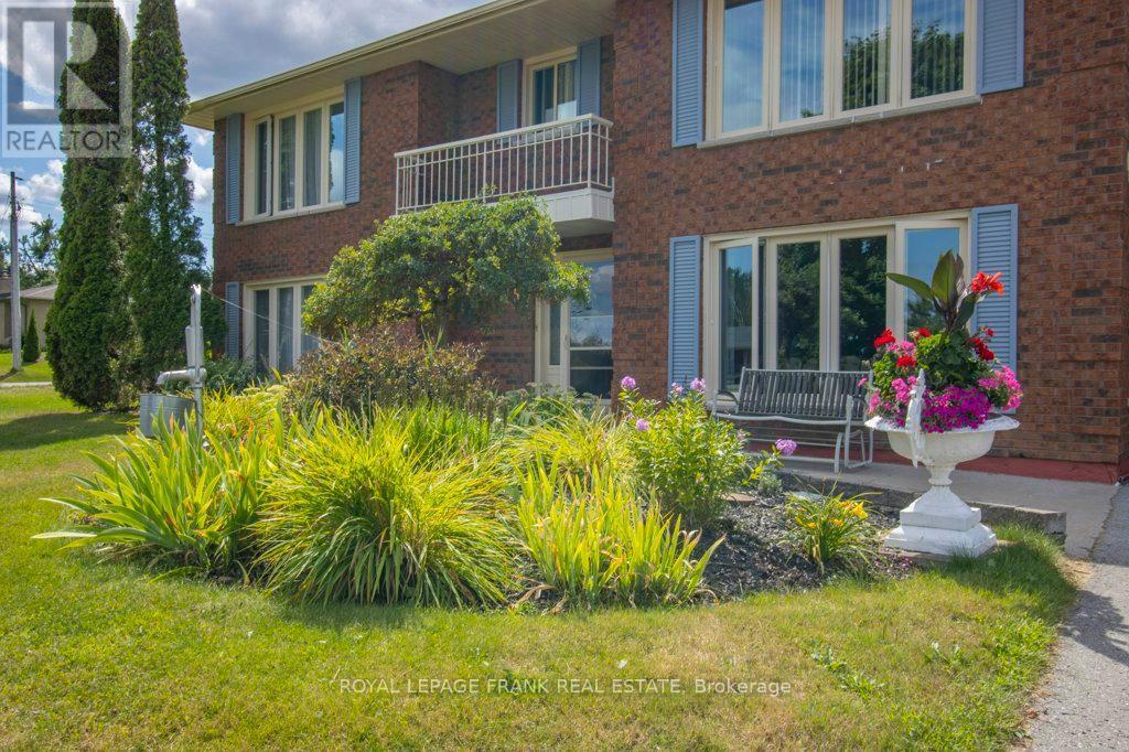 












357 THE CAPTAINS CORNERS

,
Kawartha Lakes (Bobcaygeon),




Ontario
K0M1A0

