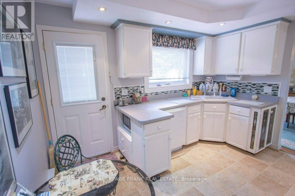 












357 THE CAPTAINS CORNERS

,
Kawartha Lakes (Bobcaygeon),




Ontario
K0M1A0

