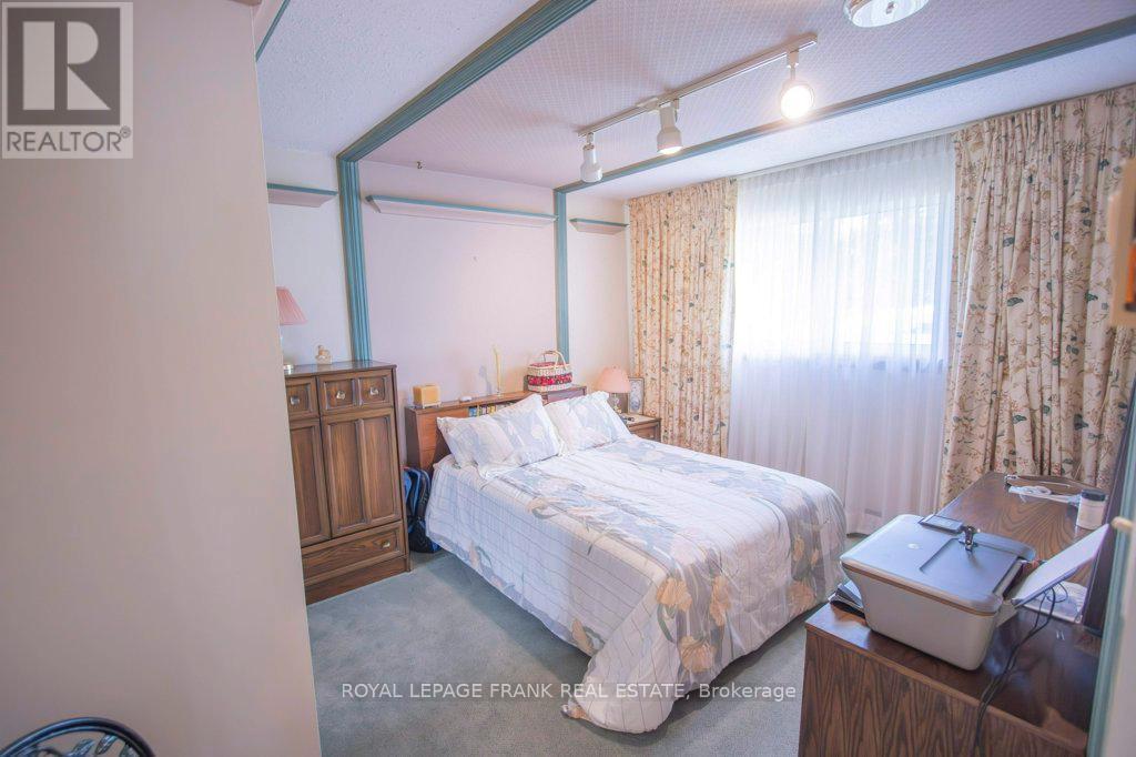 












357 THE CAPTAINS CORNERS

,
Kawartha Lakes (Bobcaygeon),




Ontario
K0M1A0

