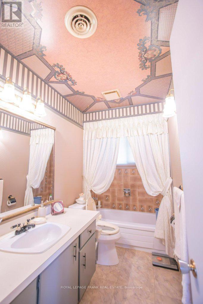 












357 THE CAPTAINS CORNERS

,
Kawartha Lakes (Bobcaygeon),




Ontario
K0M1A0

