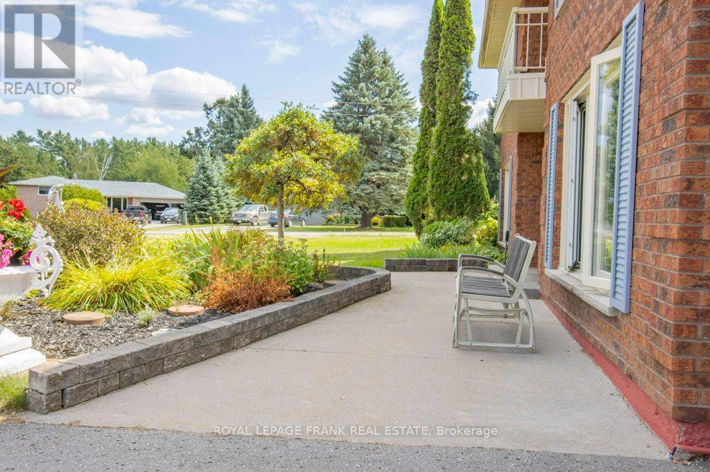 












357 THE CAPTAINS CORNERS

,
Kawartha Lakes (Bobcaygeon),




Ontario
K0M1A0

