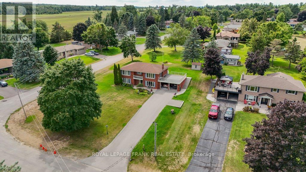 












357 THE CAPTAINS CORNERS

,
Kawartha Lakes (Bobcaygeon),




Ontario
K0M1A0

