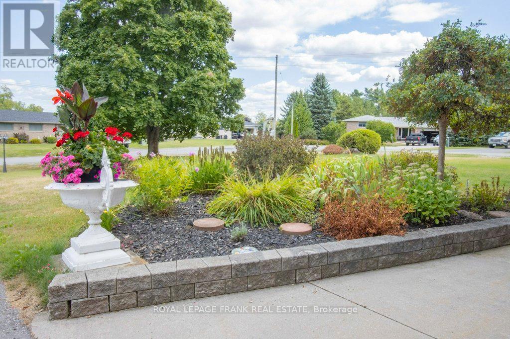 












357 THE CAPTAINS CORNERS

,
Kawartha Lakes (Bobcaygeon),




Ontario
K0M1A0


