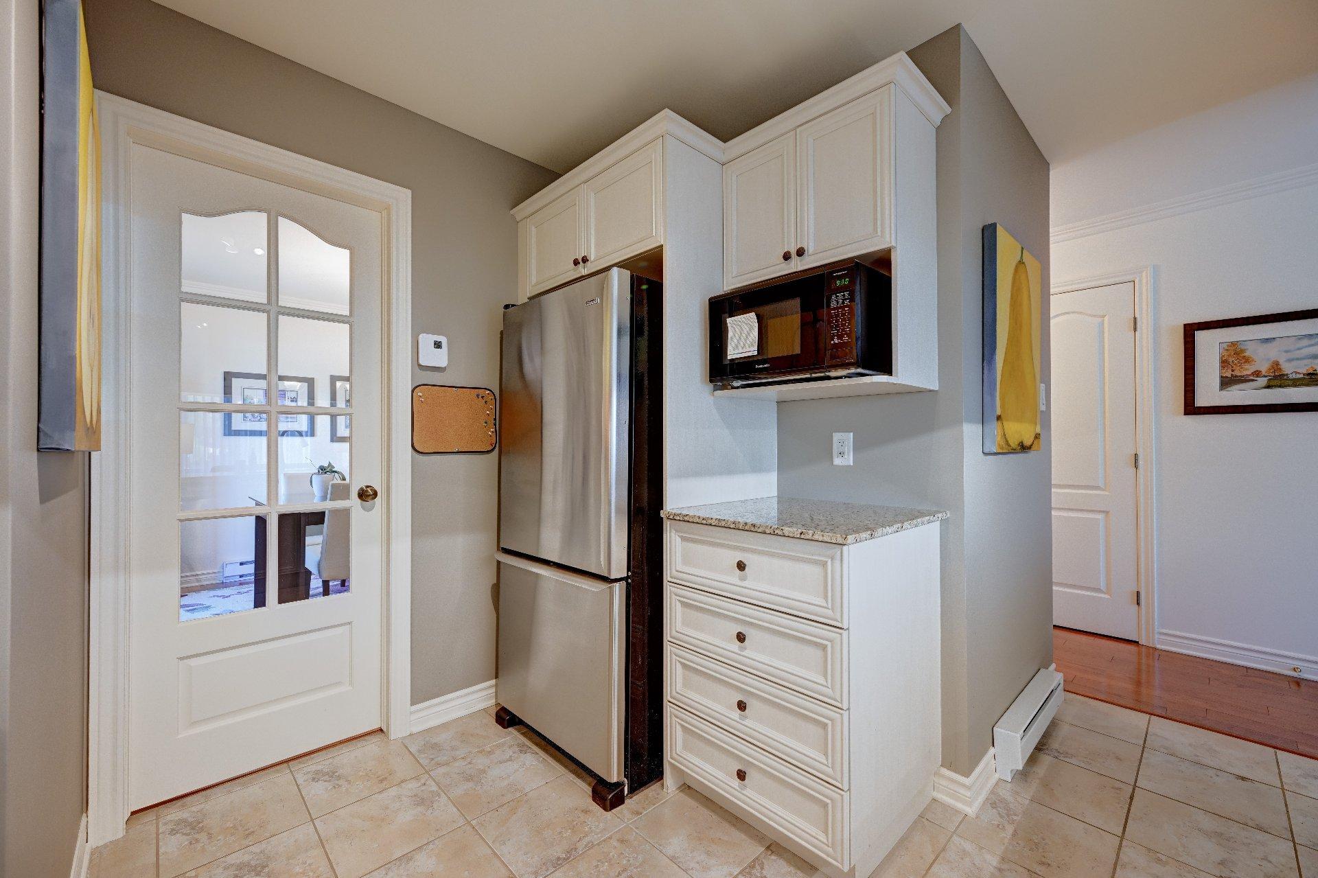 









651


Rue Jacques-Lavigne

, 201,
Sainte-Thérèse,




QC
J7E5W2

