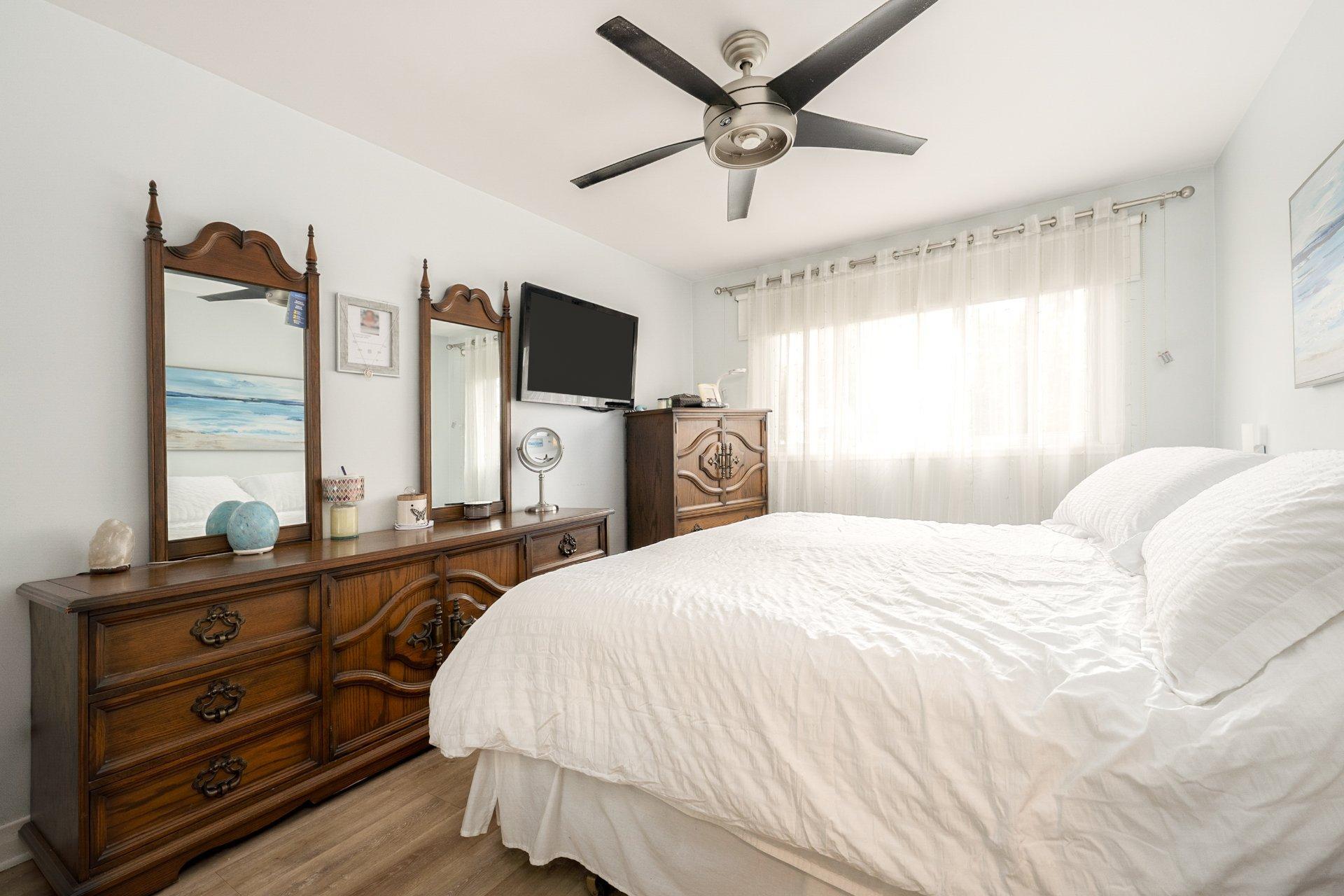 









1448

 - 1450


Rue Moreau

,
Montréal (LaSalle),




QC
H8N1G3

