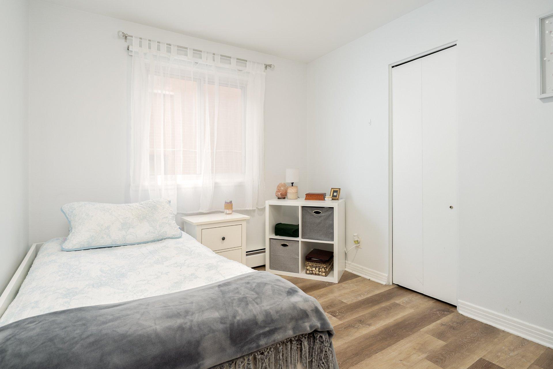 









1448

 - 1450


Rue Moreau

,
Montréal (LaSalle),




QC
H8N1G3


