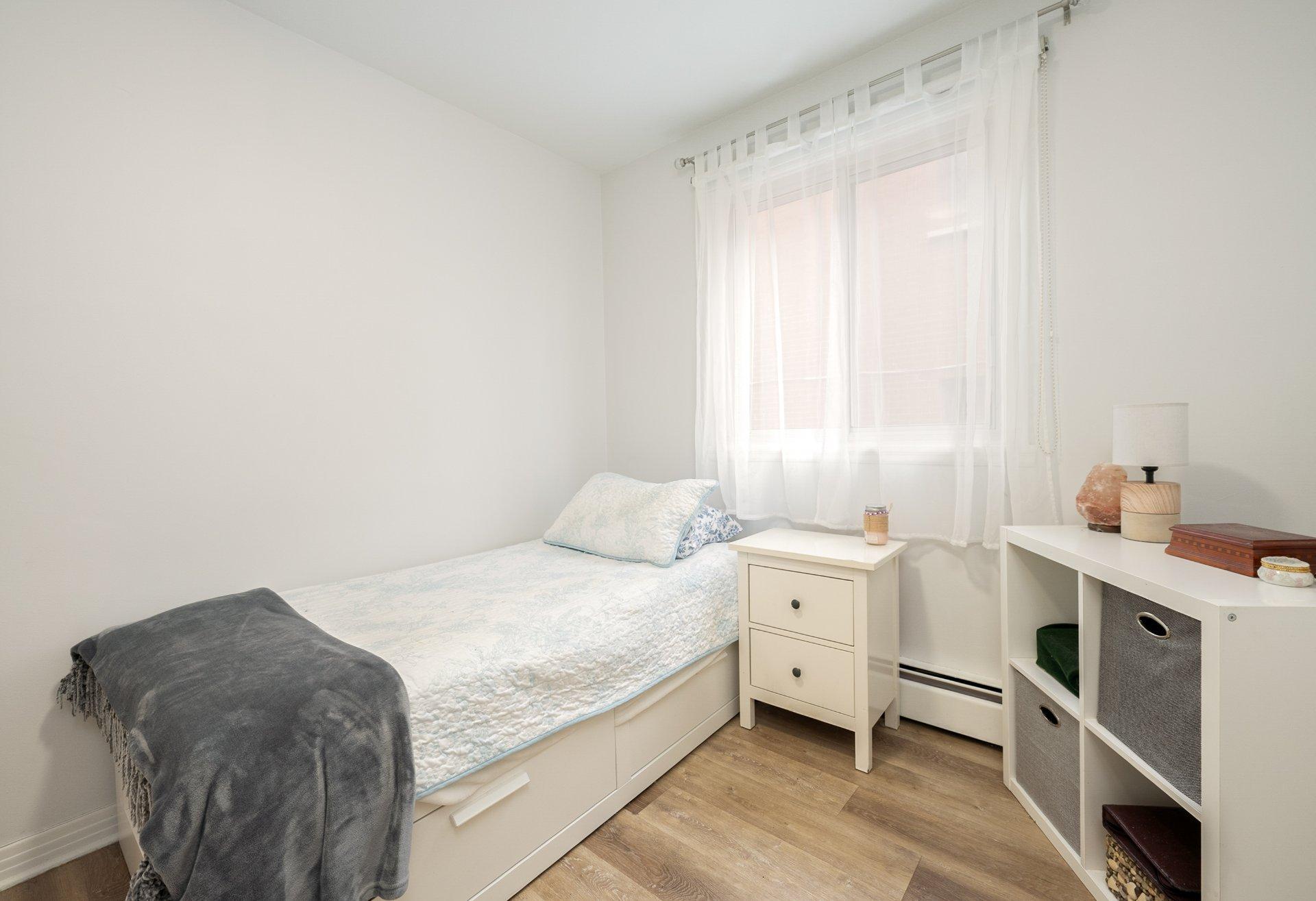 









1448

 - 1450


Rue Moreau

,
Montréal (LaSalle),




QC
H8N1G3

