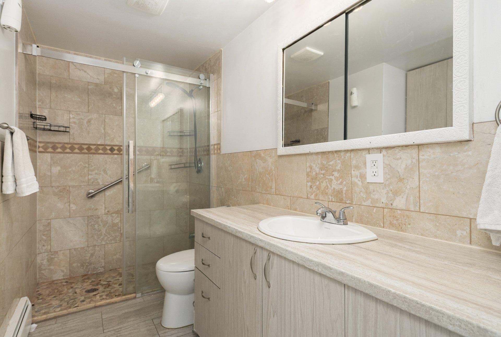 









1448

 - 1450


Rue Moreau

,
Montréal (LaSalle),




QC
H8N1G3

