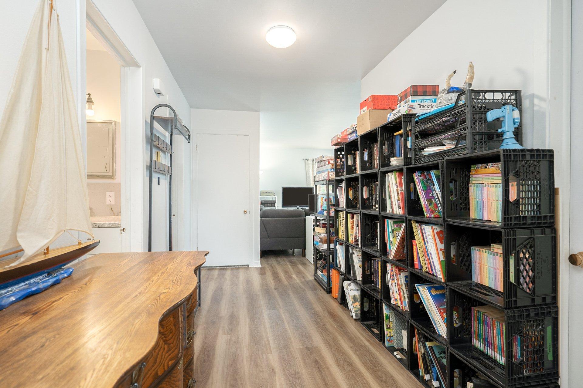 









1448

 - 1450


Rue Moreau

,
Montréal (LaSalle),




QC
H8N1G3

