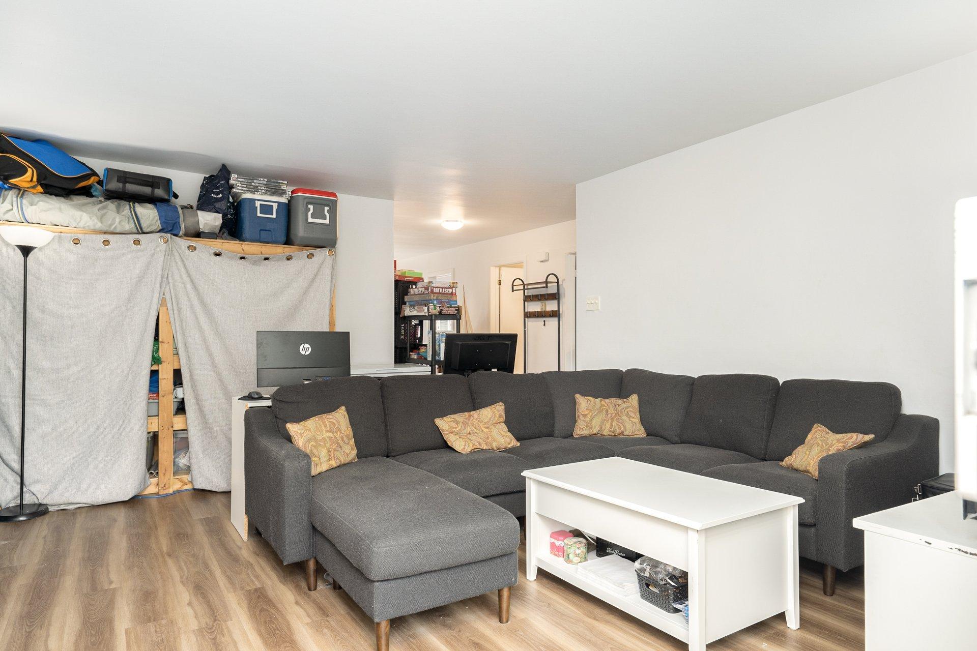 









1448

 - 1450


Rue Moreau

,
Montréal (LaSalle),




QC
H8N1G3

